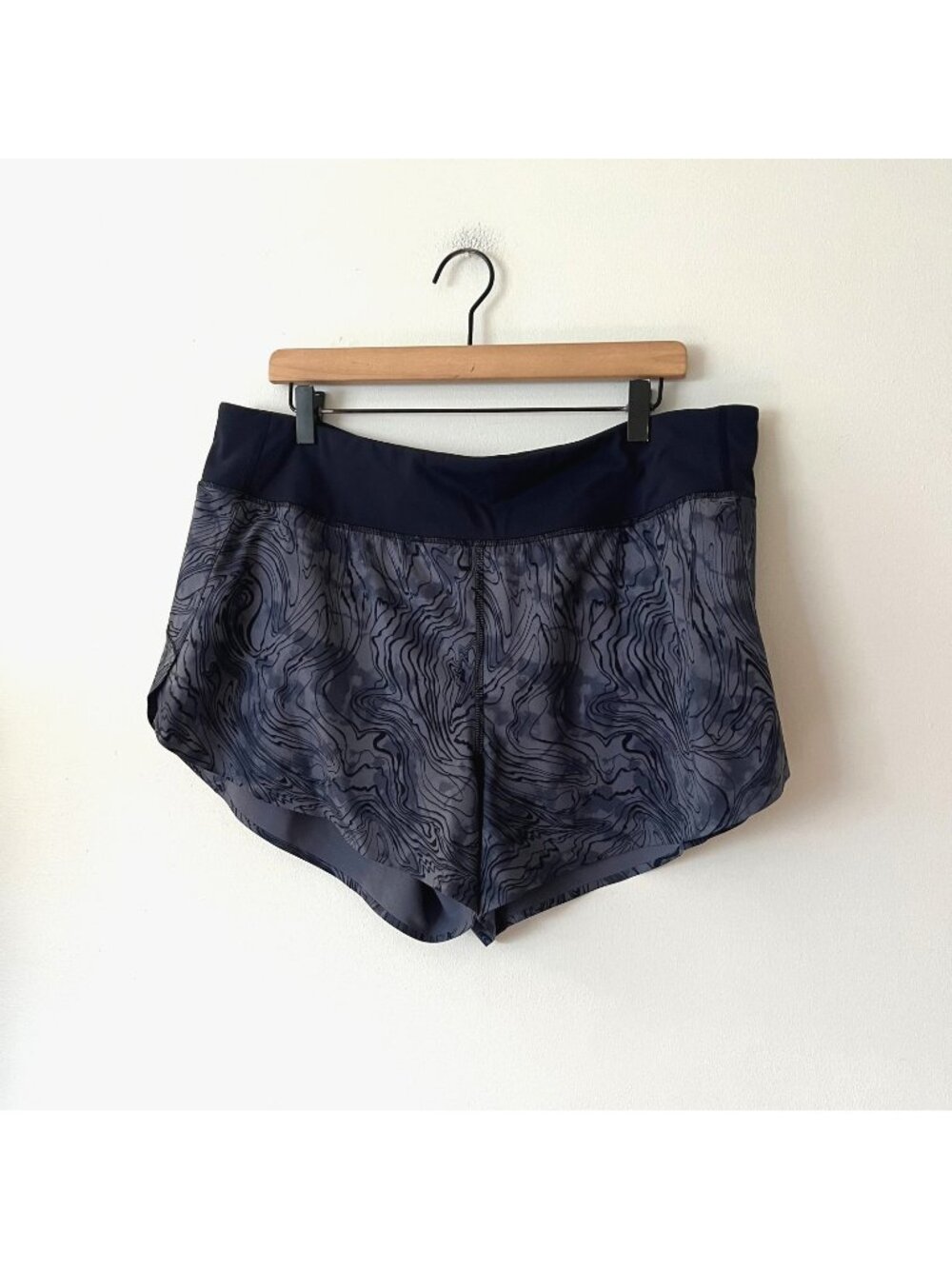 Athleta Run With It Blue Printed 3.5" Athletic Running Shorts Women's Size XL